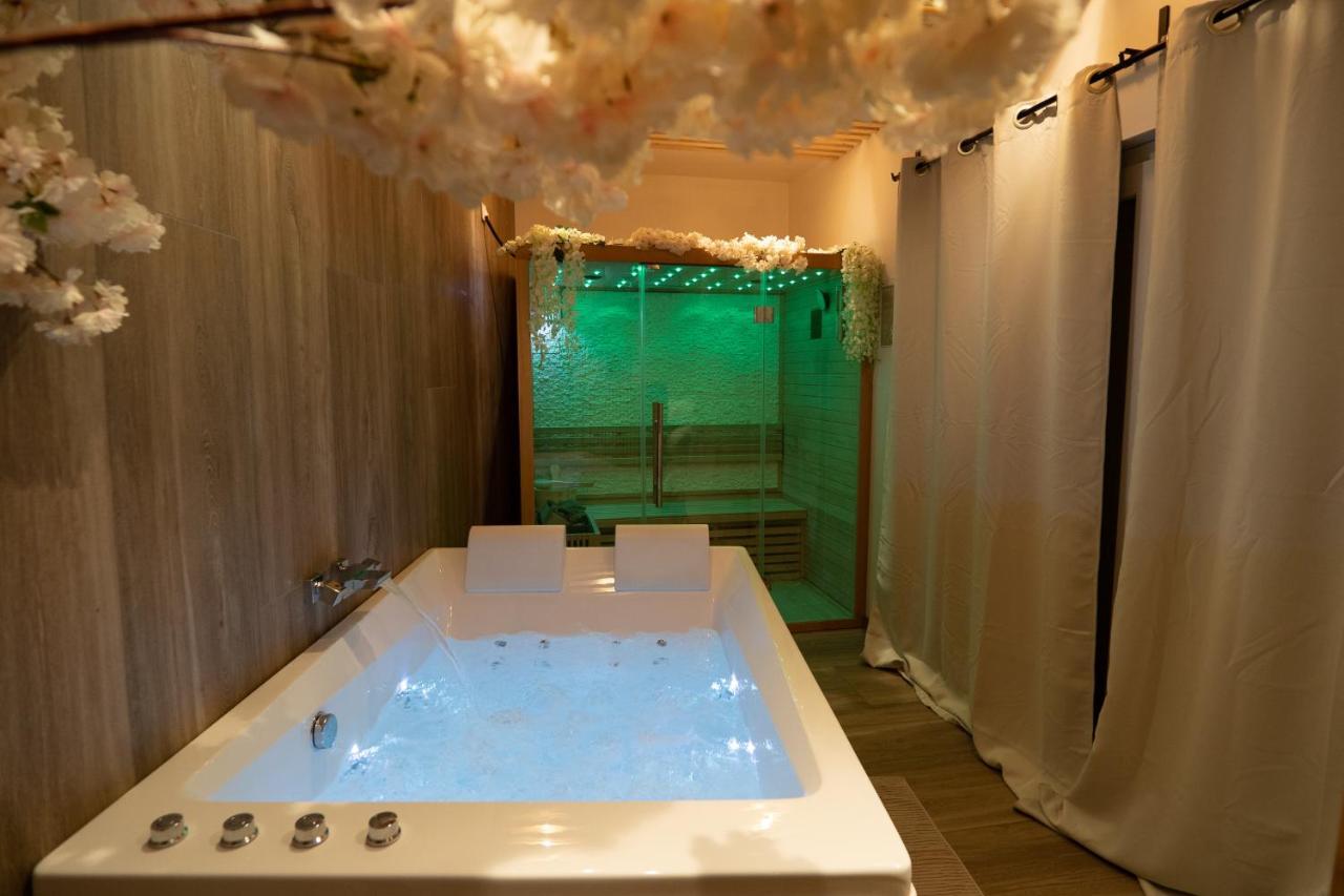 Capsule Thailande I Sauna I Balneo I Console I Jeux En Bois I Cinema I Cour Interieure Trith-Saint-Leger Exterior foto