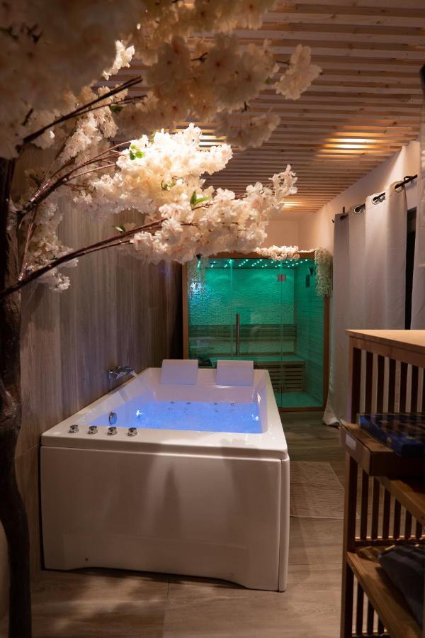 Capsule Thailande I Sauna I Balneo I Console I Jeux En Bois I Cinema I Cour Interieure Trith-Saint-Leger Exterior foto