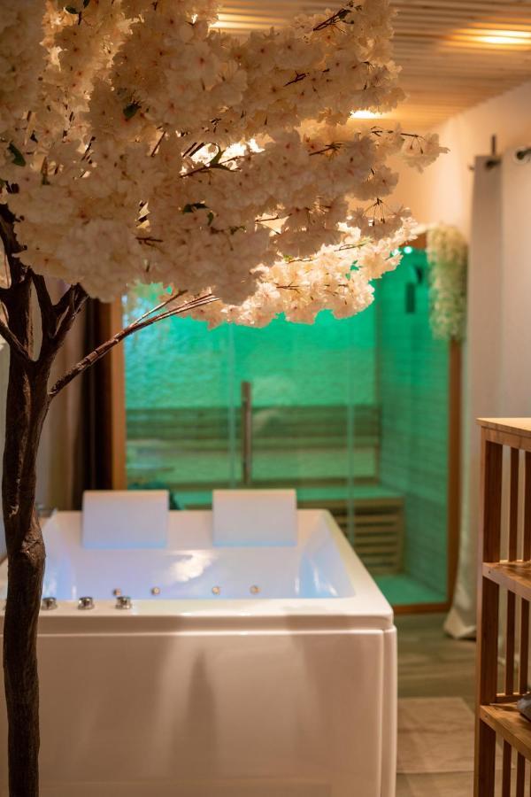 Capsule Thailande I Sauna I Balneo I Console I Jeux En Bois I Cinema I Cour Interieure Trith-Saint-Leger Exterior foto